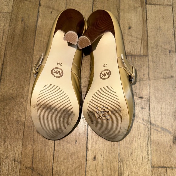 Michael Kors High Heels Womens Size 7M Beige Patent Leather Peep Toe Vamp Buckle - Picture 7 of 9